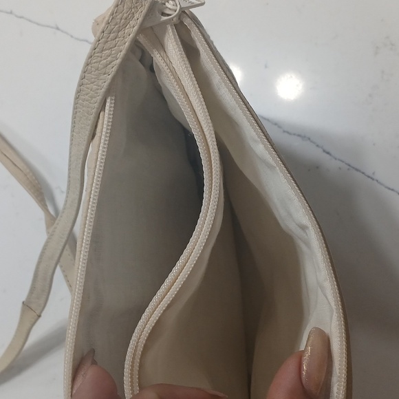 Cream Crossbody Bag with Long Strap and Casual Style - Picture 4 of 7